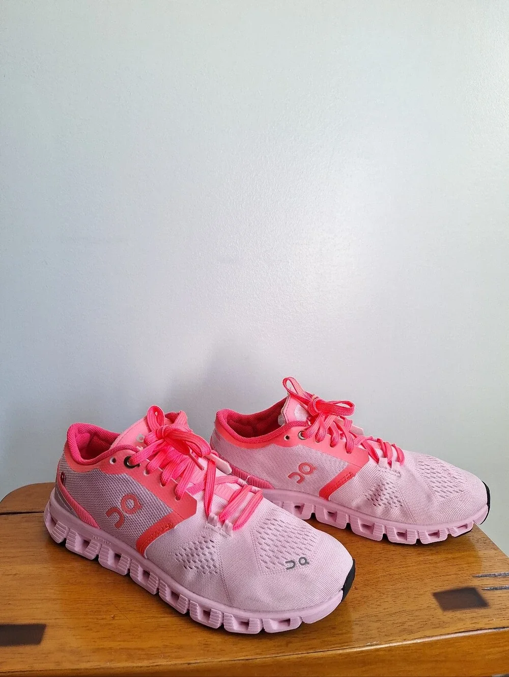 On Cloud X 4 Women's pink / fluorescent pink Size 7